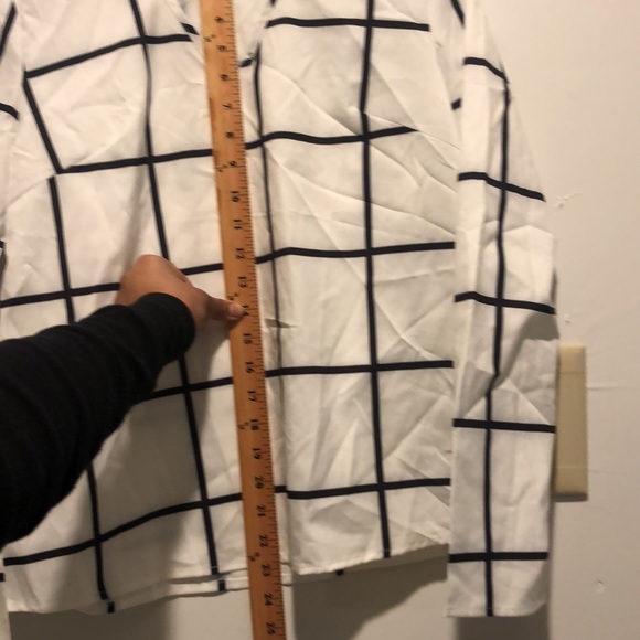 Shein medium top. - Picture 2 of 12